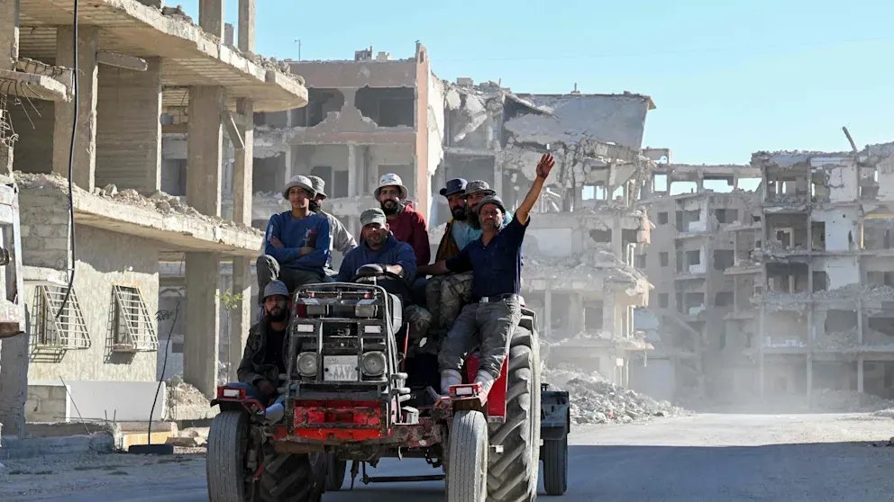 بين المساعدات وإعادة الإعمار: صحيفة ألمانية تتساءل من سيعيد بناء سوريا؟