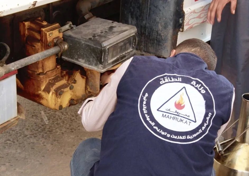 تعيينات مثيرة للجدل في محروقات دمشق: مئات الموظفين الجدد خارج الإطار النظامي وإقصاء محتمل للقدامى