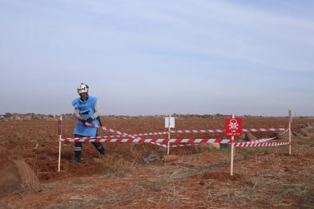 إصابات في صفوف شبان بانفجار لغم من مخلفات الحرب بريف إدلب الجنوبي