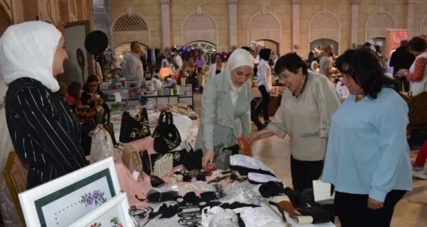 سوق "صنع بحب" في حلب: نافذة اقتصادية لإبداعات 200 سيدة