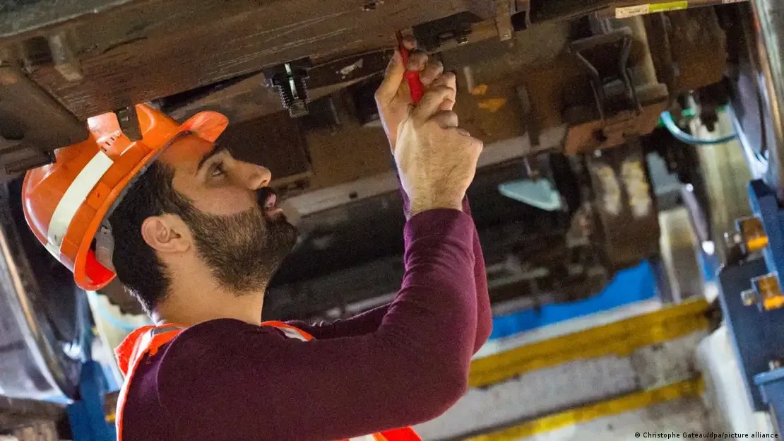 جدل متصاعد في ألمانيا حول عودة اللاجئين السوريين وتأثيرها على سوق العمل