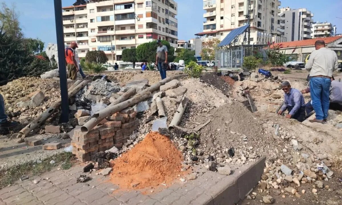 انقطاع الاتصالات والإنترنت يعزل أحياء في اللاذقية منذ أشهر.. والسرقات تتفاقم