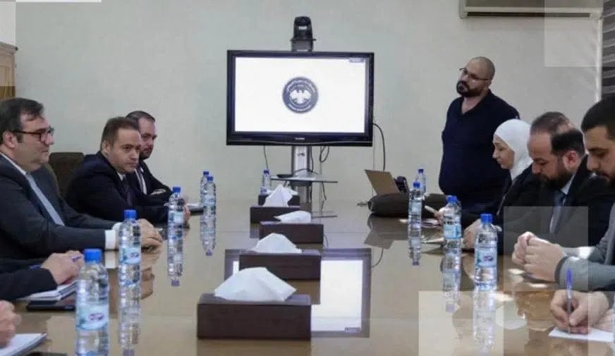 إطلاق العملة الوطنية الجديدة: تنسيق إعلامي بين وزارة الإعلام والمصرف المركزي