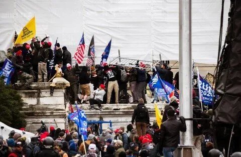 استقالة مدير عام بي بي سي على خلفية التلاعب بخطاب ترامب في أحداث الكابيتول: تفاصيل القضية