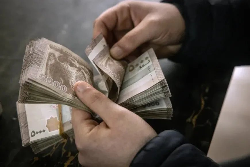 الليرة السورية تتحسن قليلًا مقابل الدولار مع ثبات أسعار الذهب