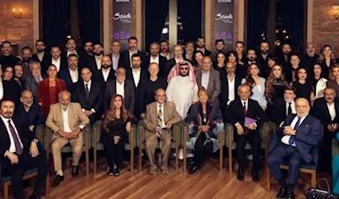 لقاء تاريخي يجمع نجوم الدراما السورية برعاية تركي آل الشيخ يثير جدلاً واسعاً