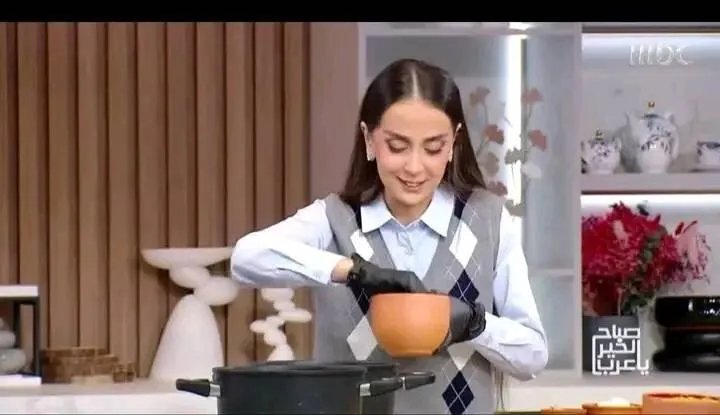 لينا دنورة: من المطبخ الساحلي إلى قلوب السوريين عبر شاشة إم بي سي