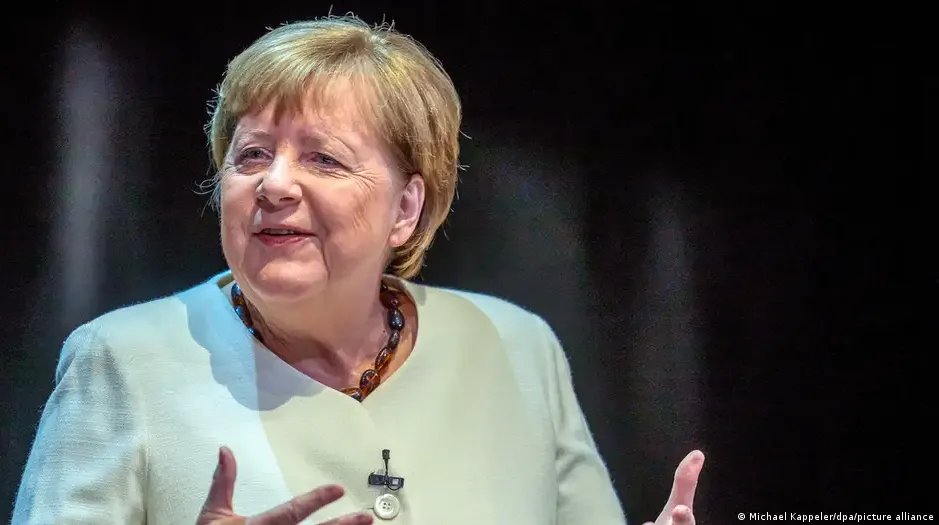 استطلاع رأي: ربع الألمان يتوقون لعودة أنغيلا ميركل إلى منصب المستشارة