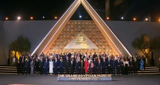 مصر تهدي العالم تحفة فنية: كتاب "الطريق إلى الخلود" هدية السيسي للقادة