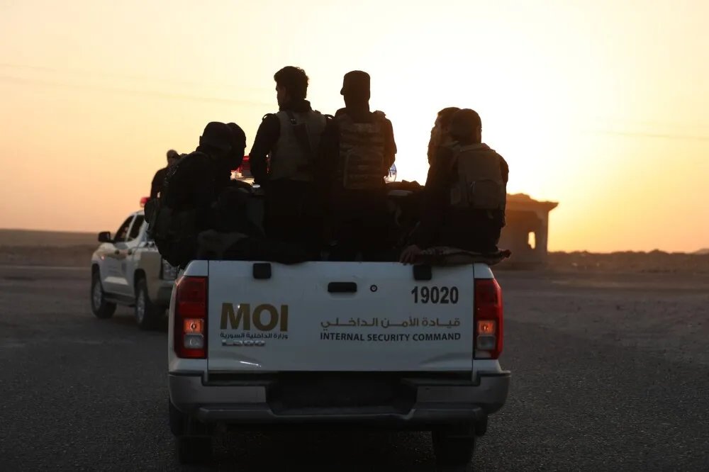 حماة: الأمن الداخلي يفكك خلية داعشية في صوران ويضبط مستودع أسلحة