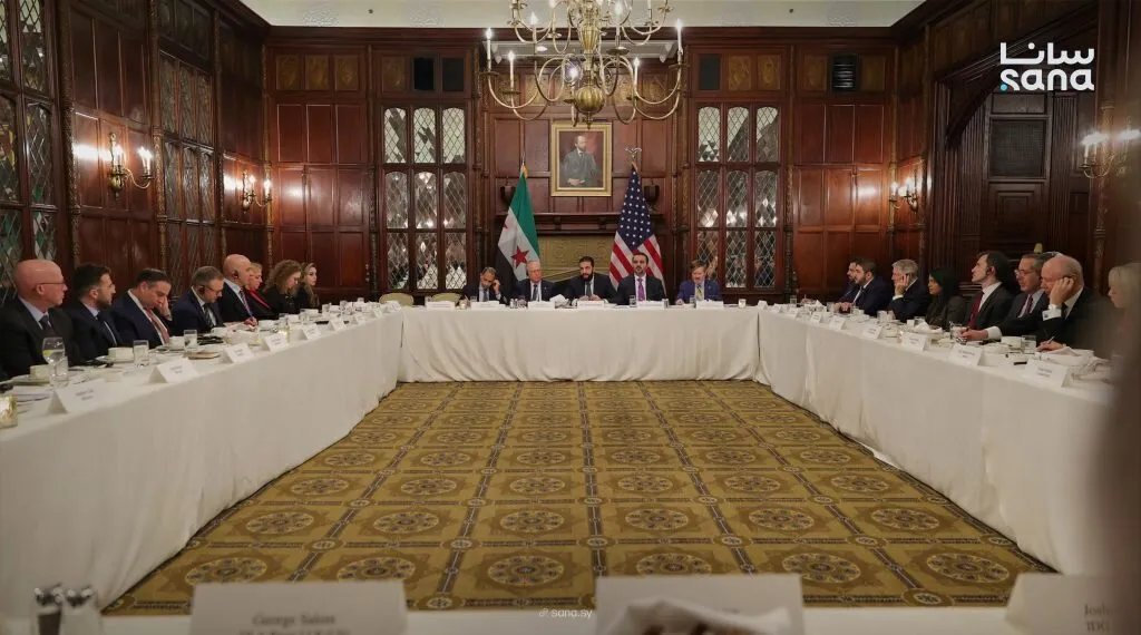 الرئيس الشرع يبحث تعزيز التعاون الاقتصادي مع غرفة التجارة الأمريكية في واشنطن