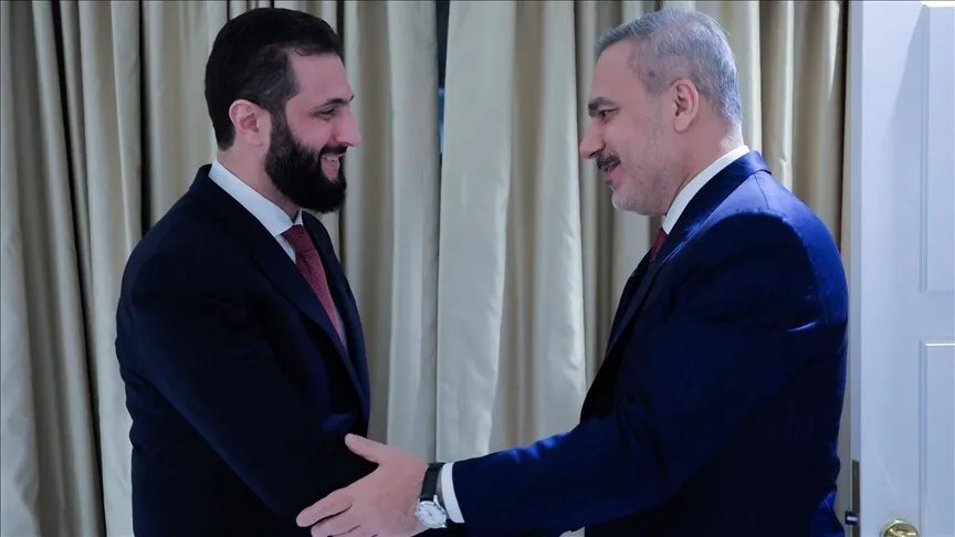 لقاء تاريخي في واشنطن: الرئيس السوري أحمد الشرع يلتقي وزير الخارجية التركي هاكان فيدان