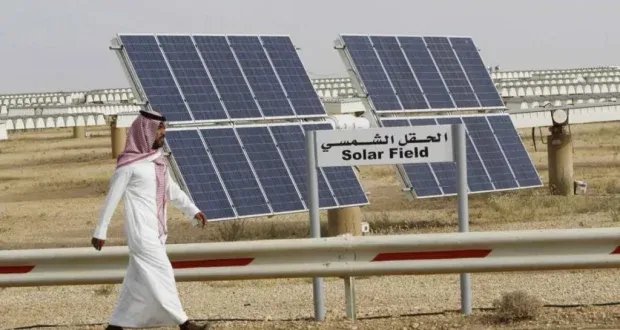الخليج بين النفط والطاقة الشمسية: هل يتحقق انتقال عادل نحو مستقبل مستدام؟