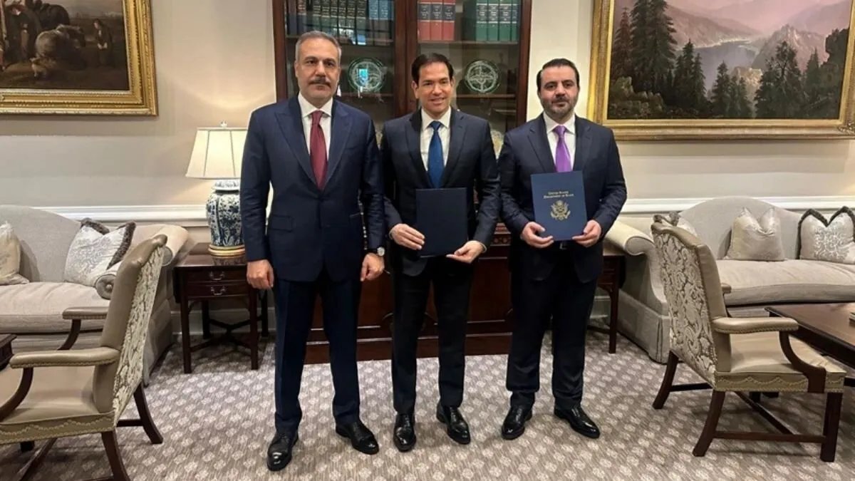 اجتماع أمريكي-سوري-تركي في البيت الأبيض: هل يلوح في الأفق رفع العقوبات عن سوريا؟