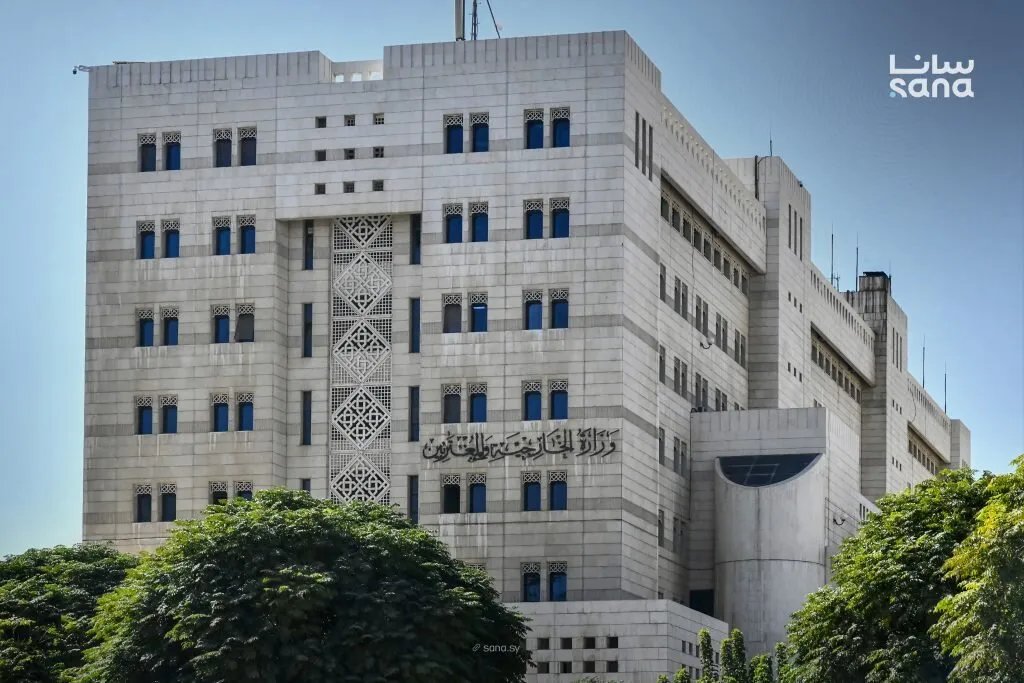 وزير الخارجية السوري الشيباني في طريقه إلى المملكة المتحدة لإجراء محادثات رسمية