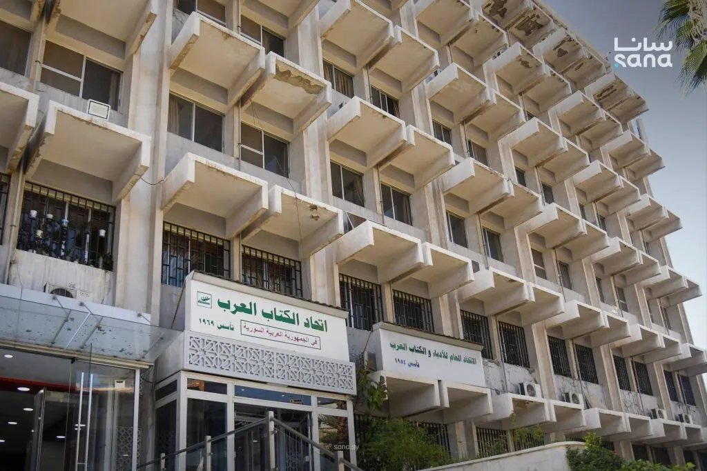 مبادرة كريمة: كاتب سوري يتبرع بأرض قيمتها مليارا ليرة لدعم اتحاد الكتاب