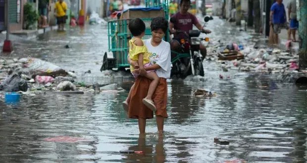 إعصار فونغ وونغ يضرب تايوان: إجلاء الآلاف وإغلاق المدارس والشركات