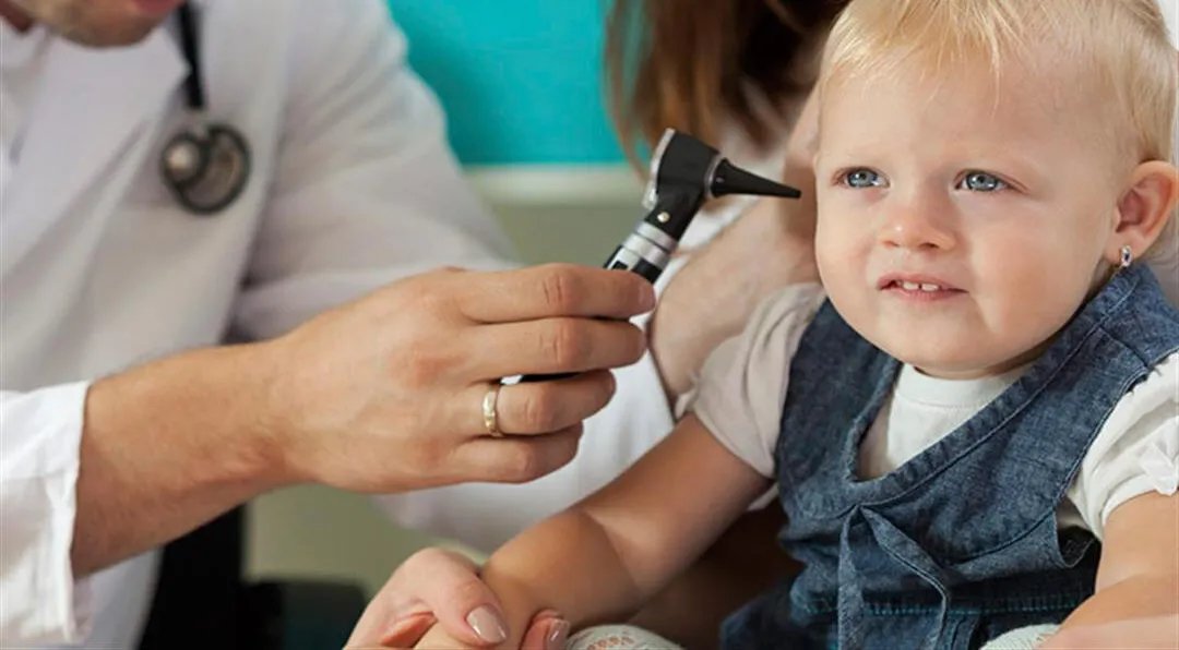 دراسة تكشف: التدخل المبكر بالصوت واللغة يعزز نمو دماغ الرضع المصابين بفقدان السمع