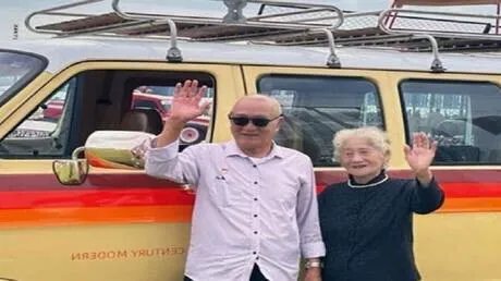 قصة ملهمة: زوجان صينيان متقاعدان يتحديان الشيخوخة في رحلة استكشافية حول الصين