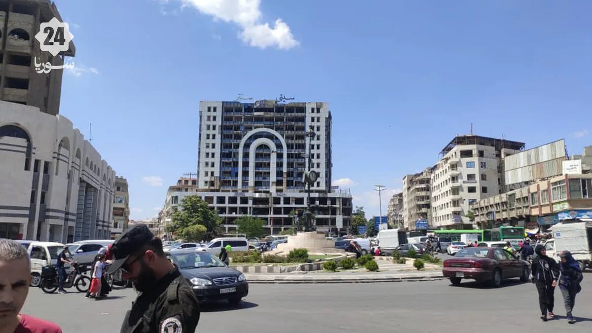 أزمة البطالة تخنق خريجي حمص: غياب الفرص يدفع الشباب نحو الهجرة أو وظائف غير متخصصة