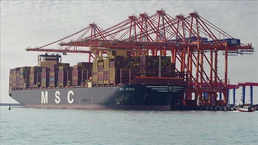 ميناء مرسين التركي يعزز مكانته العالمية باستقبال سفينة حاويات عملاقة