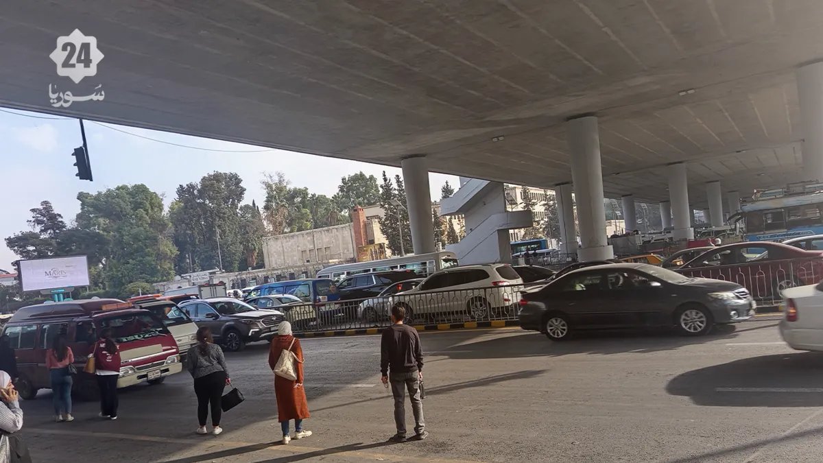 معاناة يومية في دمشق: شكاوى متزايدة من تردي خدمات سرافيس النقل الداخلي