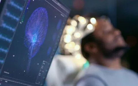 طفرة في تكنولوجيا الأعصاب: ترجمة الأفكار إلى كلمات وعلاج الشلل يصبح واقعاً