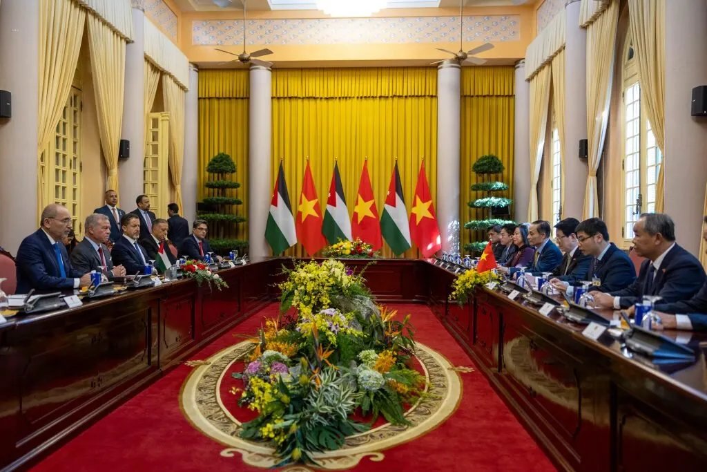 الملك عبدالله الثاني يجدد دعم الأردن لجهود سوريا في الحفاظ على استقرارها وسيادتها