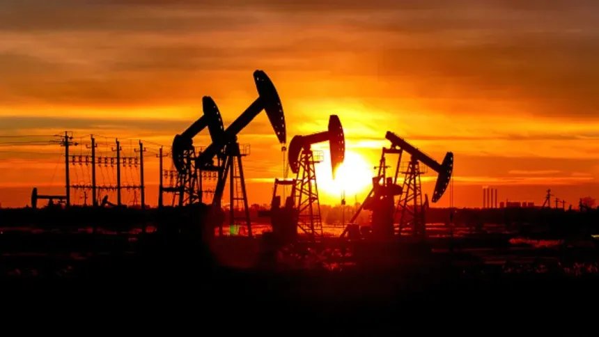 تراجع أسعار النفط عالمياً بسبب ارتفاع المخزونات الأمريكية