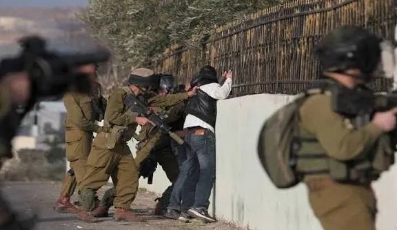 حملة اعتقالات إسرائيلية واسعة تطال 40 فلسطينياً في الضفة والقدس