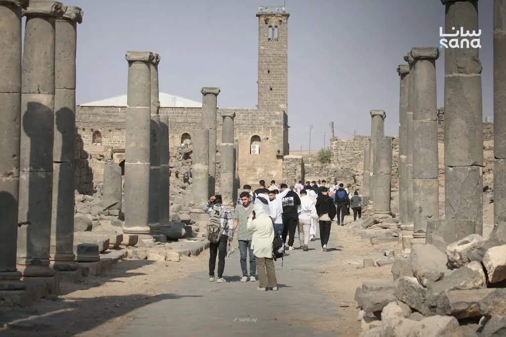 بصرى الشام تستقبل طلبة السياحة في جولة تعليمية ترفيهية