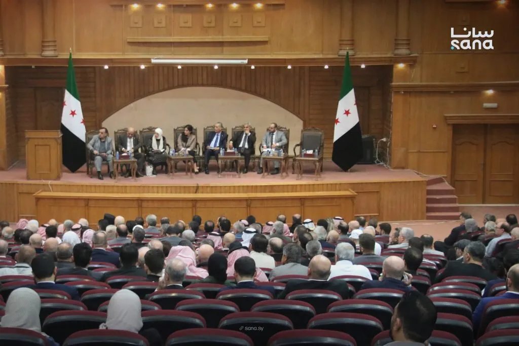 الهيئة الوطنية للعدالة الانتقالية تعقد لقاءً حوارياً في حماة للاستماع إلى شهادات الضحايا ودعم مسار العدالة