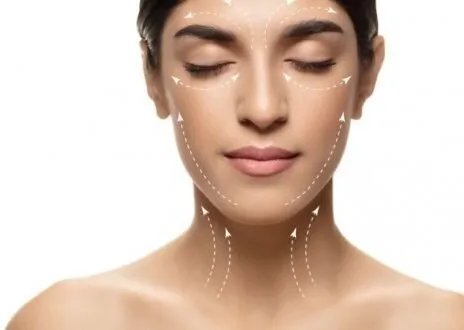 شد الوجه بالخيوط الذهبية: أحدث تقنيات الجمال لاستعادة الشباب والنضارة
