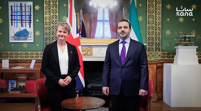 الشيباني يبحث تطوير العلاقات السورية البريطانية مع وزيرة الخارجية البريطانية إيفيت كوبر في لندن