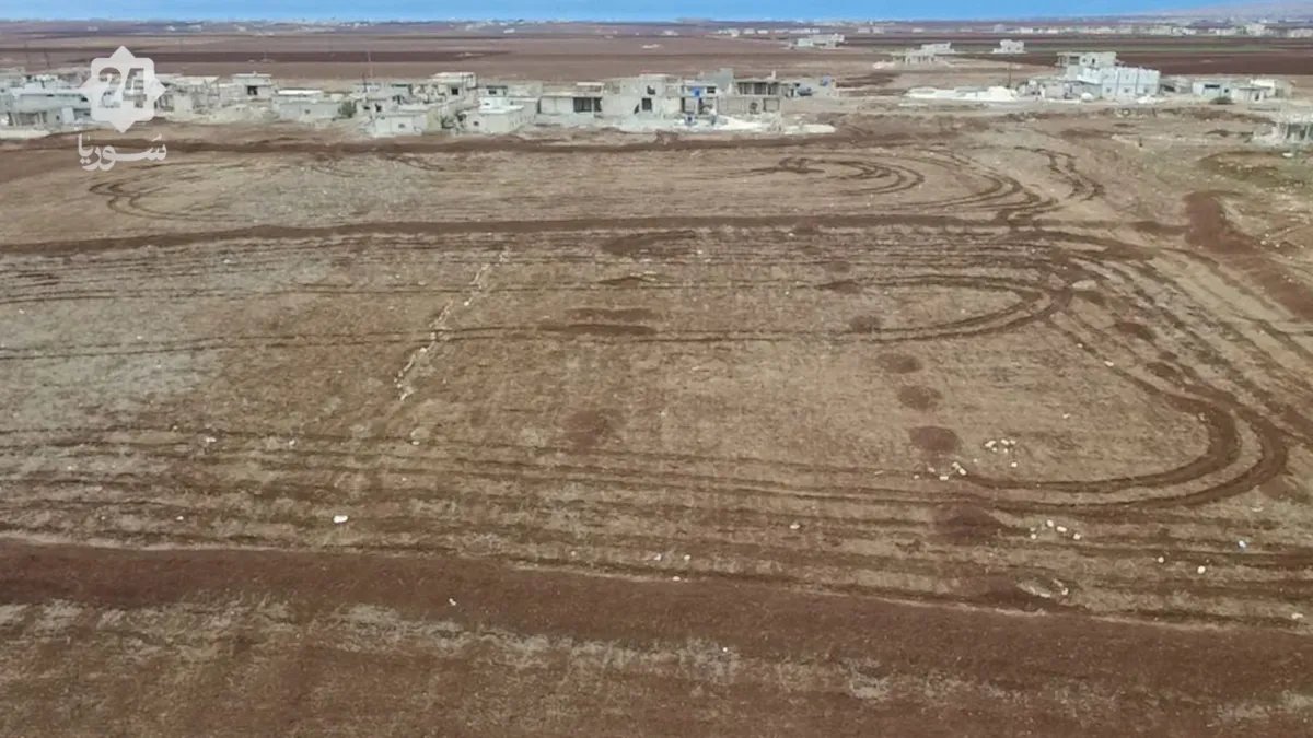 ألغام وسواتر ترابية تعيق استصلاح 700 دونم زراعي في سهل الغاب بحماة