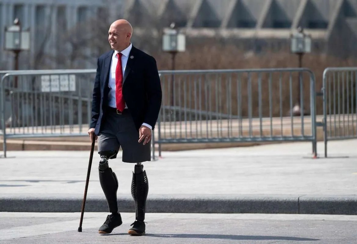 النائب برايان ماست يعيد النظر في موقفه من العقوبات على سوريا بعد لقاء مع أحمد الشرع