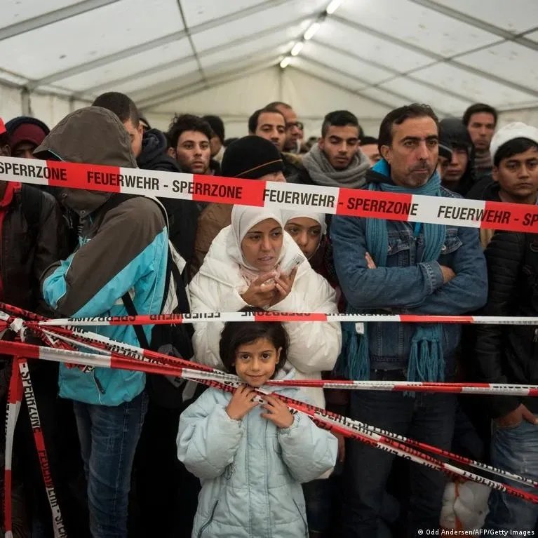 استطلاع في ألمانيا: أغلبية ترفض تجنيس المزيد من اللاجئين السوريين