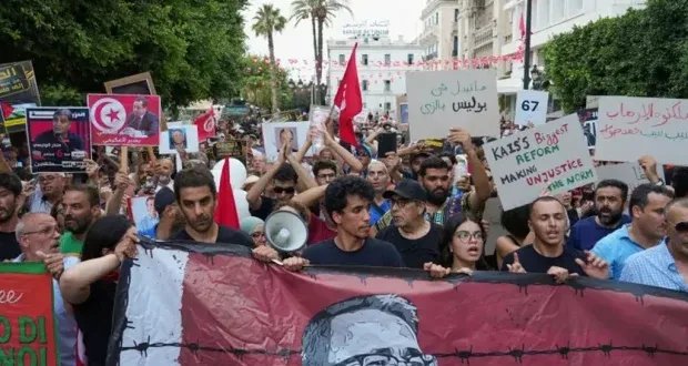 تونس: تصاعد إضرابات الجوع تضامناً مع جوهر بن مبارك.. هل يشهد الشتاء المقبل احتجاجات واسعة؟