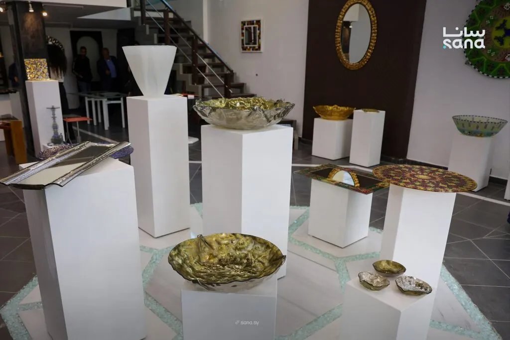 الزجاج الدمشقي: تقنيات معاصرة تحيي التراث السوري وتوفر فرص عمل للشباب