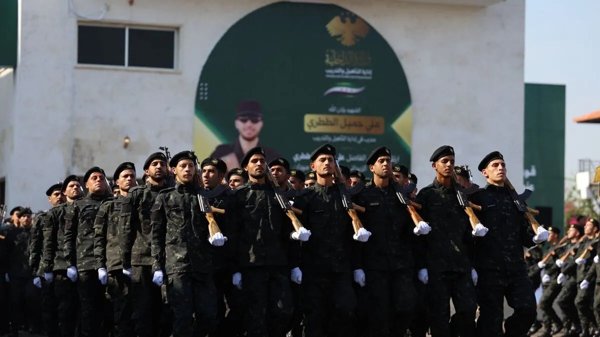 حماة: الأمن الداخلي يلقي القبض على عميد طيار سابق في النظام بتهمة ارتكاب جرائم حرب