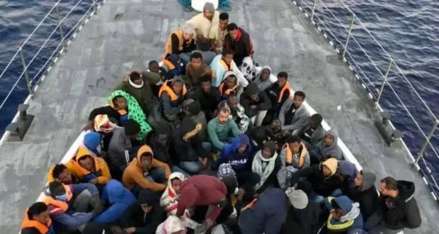 مأساة قبالة سواحل ليبيا: مصرع 4 مهاجرين في حادث انقلاب قاربين