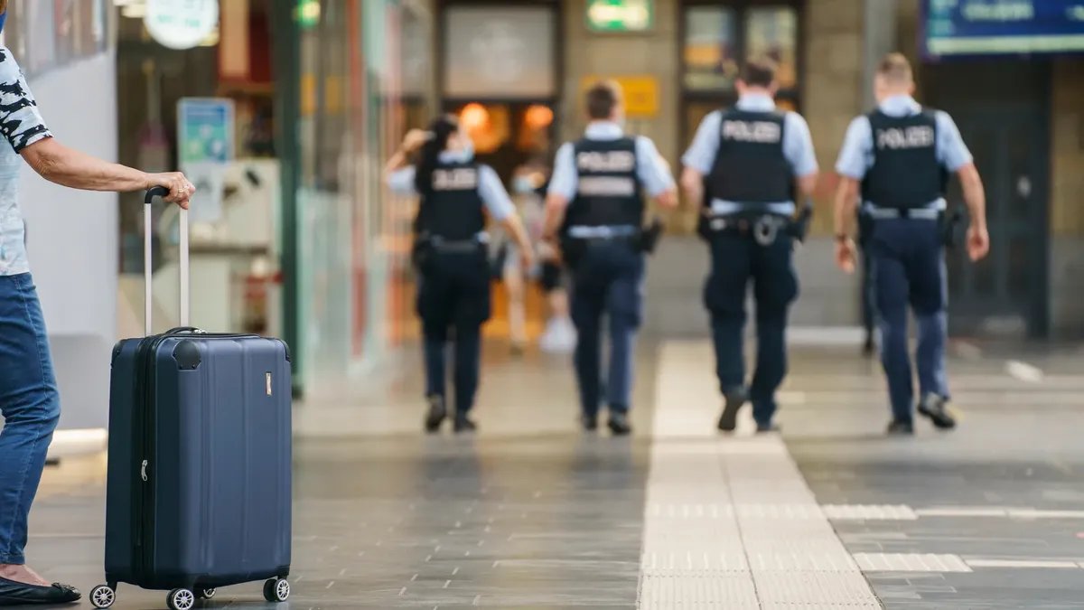 فرانكفورت: القبض على لص دولي بحوزته أكثر من 20 هوية مزورة