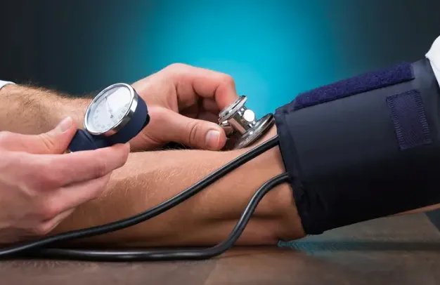 دراسة تكشف: السيطرة على ضغط الدم تقلل خطر الإصابة بالخرف بنسبة تصل إلى 15%