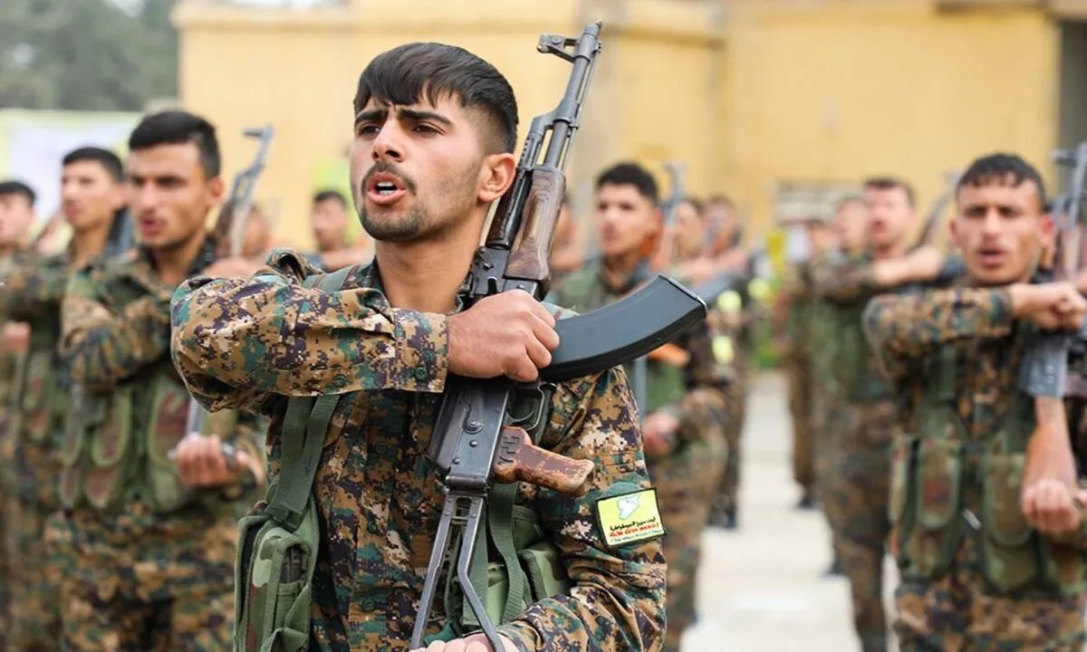 تحول استراتيجي: انضمام عناصر من النظام السابق إلى صفوف قوات سوريا الديمقراطية يثير التساؤلات