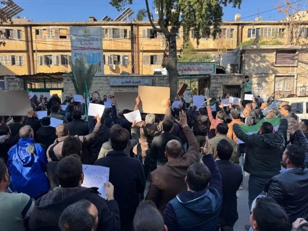 أزمة التعليم تتفاقم: "إضراب الكرامة" يعود ليشلّ مدارس حلب وإدلب