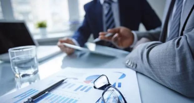 لماذا تعتبر الاستشارة ضرورة حتمية للمؤسسات في مواجهة التحديات الاقتصادية؟