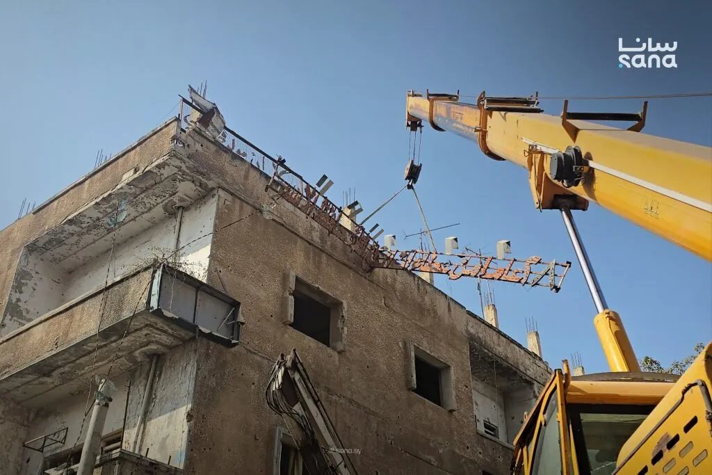 درعا تنفض غبار الماضي: إزالة رموز النظام السابق في حملة لتجميل المدينة