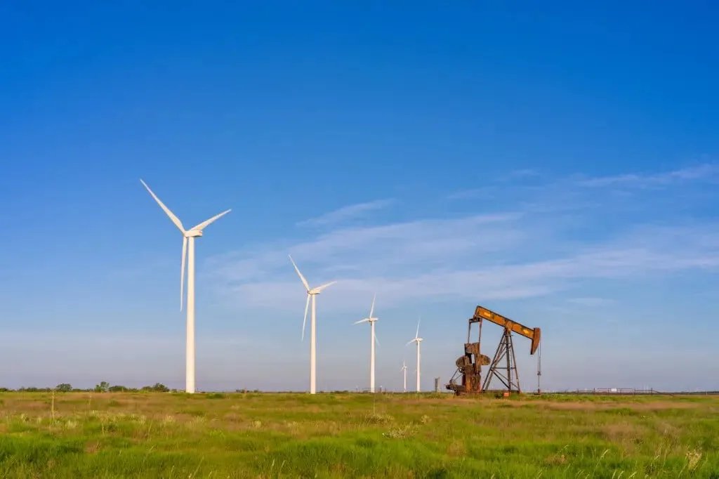 أسعار النفط تتراجع بعد استئناف التصدير من ميناء نوفوروسيسك الروسي