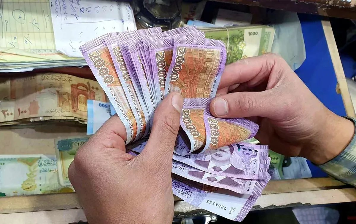 تذبذب مستمر: أسعار صرف الليرة السورية مقابل العملات الأجنبية في افتتاح تعاملات اليوم