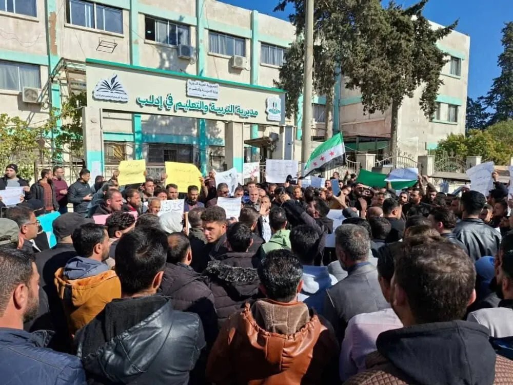 وعود بزيادة الرواتب تُنهي إضراب المعلمين في إدلب وحلب؟